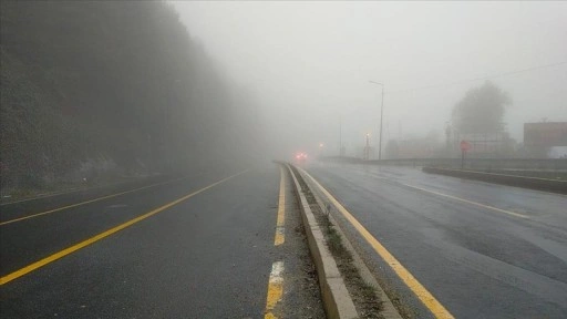 Bolu Dağı Düzce geçişinde sis ve sağanak yağış etkili oldu