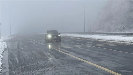 Bolu Dağı'nda kar ve sis görüş mesafesini düşürdü