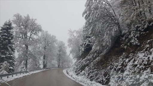 Bolu-Yedigöller yolu kar ve buzlanma riski nedeniyle kapatıldı