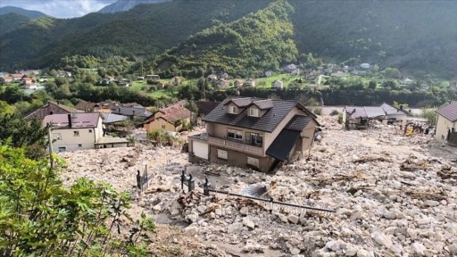 Bosna Hersek'te şiddetli yağışlar sonucunda 4 kenti sel vurdu