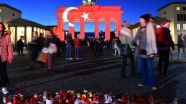 Brandenburg Kapısı Türk bayrağının renklerine büründü