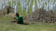 Bu yıl toprağa verilecek Srebrenitsa kurbanlarının mezarları kazılıyor