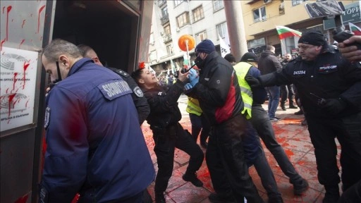 Bulgaristan’da avro karşıtı protestoda 10 polis yaralandı, 6 gösterici gözaltına alındı