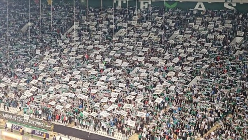 Bursaspor taraftar grubu Texas'ın kadına şiddete dikkat çeken koreografisi ödüle layık görüldü