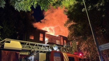 Büyükada'da metruk binada çıkan yangın söndürüldü