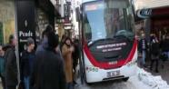 Buzdan kayan halk otobüsü yürekleri ağıza getirdi