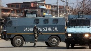 Cammu Keşmir&#039;de güvenlik güçleriyle çıkan çatışmada 4 direnişçi öldü