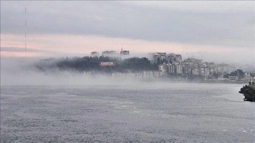 Çanakkale Boğazı sis nedeniyle transit gemi trafiğine kapatıldı