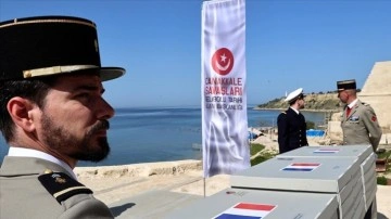 Çanakkale'de kale restorasyonunda bulunan 17 Fransız askere ait mezarlar taşındı