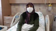Çevresindekilerin &#039;yaşamasından ümidi kestiği&#039; 60 yaşındaki kadın Kovid-19 ve kısmi felci yendi
