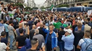 Cezayir&#039;de &#039;Buteflika rejimi temsilcileri&#039; protesto edildi