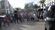 Cezayir&#039;de geçiş dönemi başlamasına rağmen protestolar sürüyor