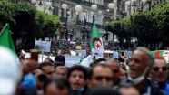 Cezayir&#039;de halk &#039;köklü değişim&#039; talebiyle yine sokaklara indi