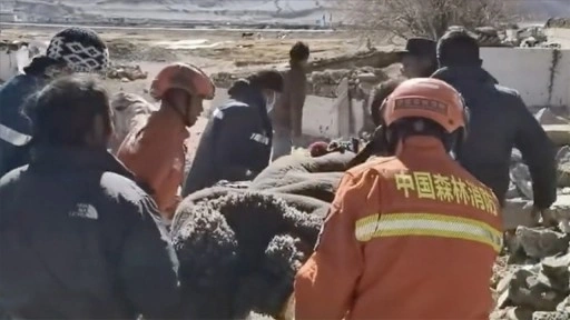 Çin'in Tibet bölgesinde meydana gelen depremin ardından 500'den fazla artçı sarsıntı yaşan