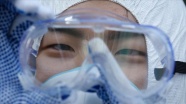 Çinli uzmanlar bir hastanın gözyaşında Kovid-19 tespit etti