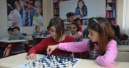 Çocuklara ücretsiz satranç kursu