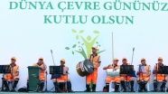 Çöpçülerden çöp bidonuyla konser