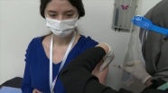 CoronaVac aşısı sağlık çalışanlarına uygulanmaya başlandı