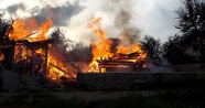Çorum’daki yangın kontrol altına alındı: 2 ev kül oldu