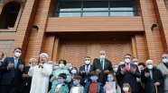 Cumhurbaşkanı Erdoğan, cuma namazını açılışını yaptığı Hacı Ahmet Erdoğan Camisi&#039;nde kıldı