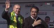 Cumhurbaşkanı Erdoğan&#039;dan İbrahim Tatlıses ile birlikte şarkı sürprizi