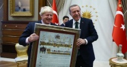 Cumhurbaşkanı Erdoğan'dan İngiltere Dışişleri Bakanı Johnson'a sürpriz hediye