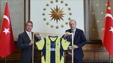 Cumhurbaşkanı Erdoğan, Fenerbahçe Spor Kulübü Başkanı Koç ve beraberindeki heyeti kabul etti