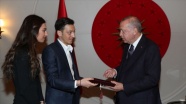 Cumhurbaşkanı Erdoğan futbolcu Mesut Özil&#039;i kabul etti