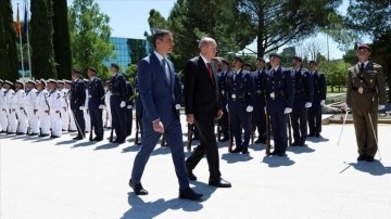Cumhurbaşkanı Erdoğan, İspanya'da Moncloa Sarayı'nda resmi törenle karşılandı