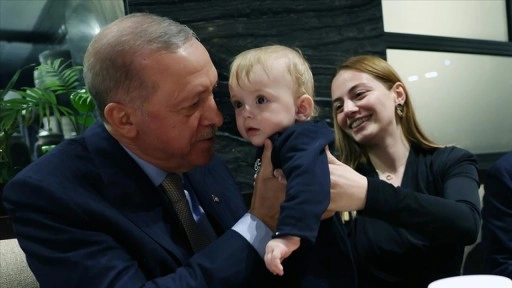 Cumhurbaşkanı Erdoğan, kafede vatandaşlarla sohbet etti