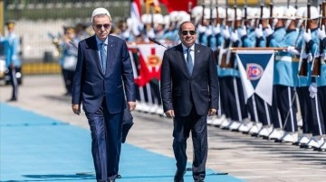 Cumhurbaşkanı Erdoğan, Mısır Cumhurbaşkanı Sisi'yi resmi törenle karşıladı