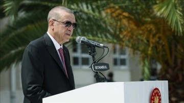 Cumhurbaşkanı Erdoğan: Öğretmenlerimizin itibarını artıracak projelerimizi yakında paylaşacağız