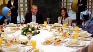 Cumhurbaşkanı Erdoğan ve Emine Erdoğan sahuru gençlerle yaptı
