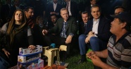 Cumhurbaşkanı Erdoğan, Zeytinburnu Sahili'nde vatandaşlarla çay içti