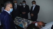 Cumhurbaşkanı Yardımcısı Oktay'dan Bingöl Devlet Hastanesindeki yaralılara ziyaret