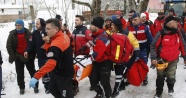 Dağda ayağı kırılan dağcı 4,5 saatlik operasyonla kurtarıldı