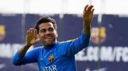 Dani Alves yeniden Barcelona'da