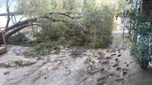 Datça'da sağanak günlük yaşamı olumsuz etkiledi