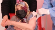 Denizli&#039;de 103 yaşındaki kadın, Kovid-19 aşısı oldu