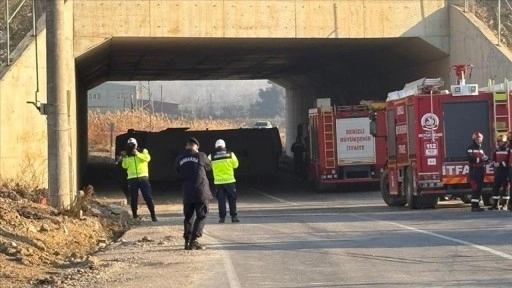 Denizli'de devrilen işçi servisindeki 4 kişi öldü, 19 kişi yaralandı