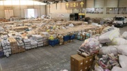 Deprem bölgesi İzmir'e 450 tır yardım yollandı