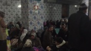 Depremden etkilenen bazı aileler camilerde kalıyor