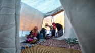 Depremzedeler çadır kentte hayata tutunmaya çalışıyor