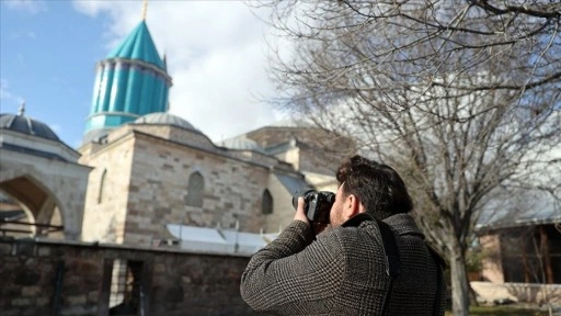 Dijital dokunuşla hareketlendirdiği tarihi yapıları farklı perspektiflerden gösteriyor