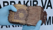 Diyarbakır'da ceylan derisine altın yazmalı kitap ele geçirildi