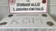 Diyarbakır'da tarihi eser operasyonunda 1389 gümüş sikke ele geçirildi