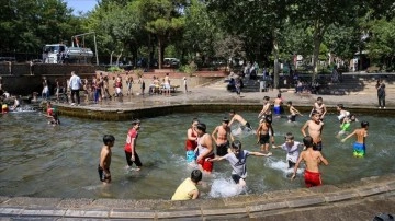 Diyarbakır'da sıcak hava etkisini sürdürüyor