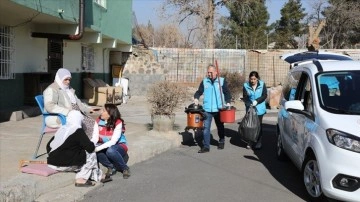 Diyarbakır'da yalnız yaşayan yaşlılar "gönül timi"nin yolunu gözlüyor