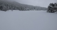 Doğa harikası Gölcük Gölü buz tuttu