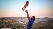 Doğuştan ayak ve kolları olmayan Muhammed bebek İdlib&#039;de yaşam mücadelesi veriyor